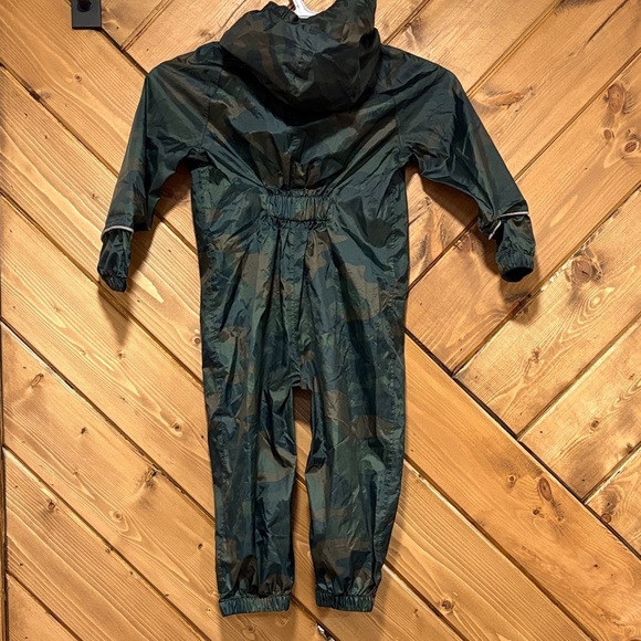 Puddle Kids Camouflage Printed Waterproof Rain Suit
Mountain Warehouse Size 2-3 - Picture 6 of 7